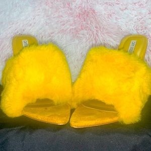 Brand-Cape Robin, Powerfully yellow, size 10, only wore once.